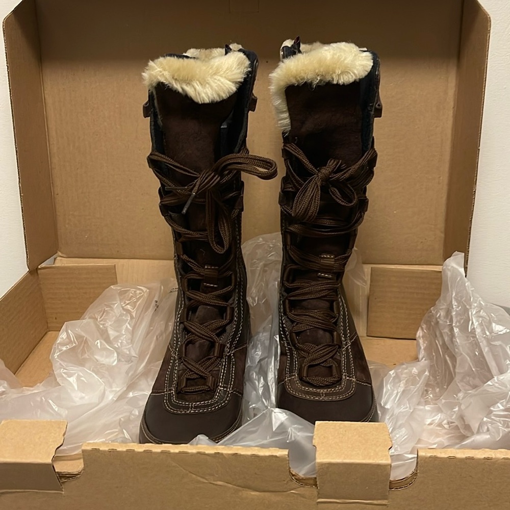 Merrell Performance Brown boots. Size:  7.5. New.